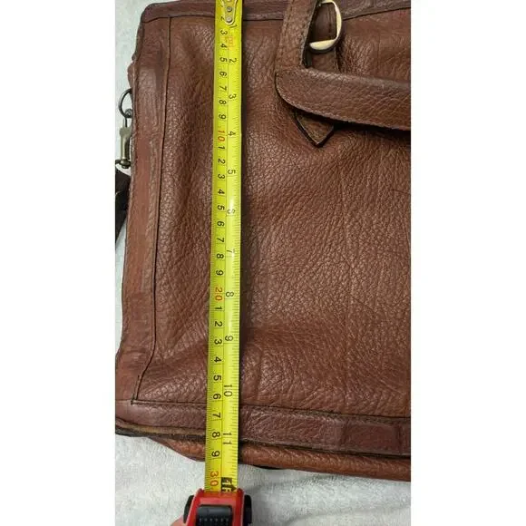 Vintage brown leather messenger bag by Diana. Two separate zip compartments, - Picture 12 of 13